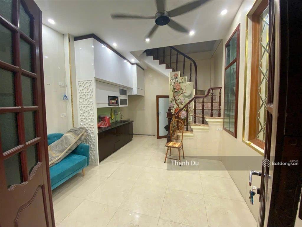 Cho thuê nhà nguyên căn 4 tầng vọng hà  hoàn kiếm vị trí thoáng mát 30m2 x5t giá 10 tr