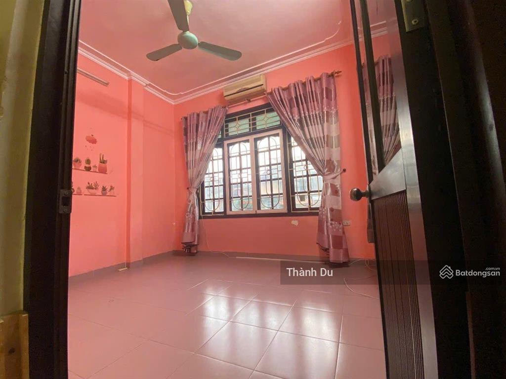 Cho thuê nhà nguyên căn 4 tầng vọng hà  hoàn kiếm vị trí thoáng mát 30m2 x5t giá 10 tr