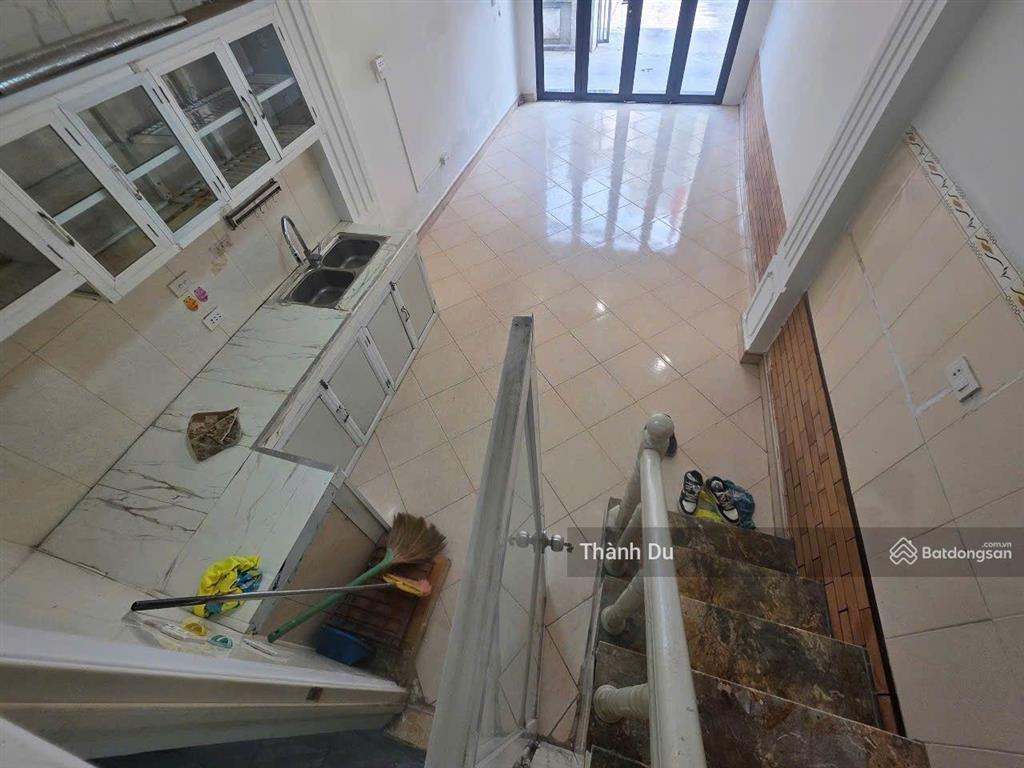 Cho thuê nhà nguyên căn  ngõ thông ô tô  kinh doanh  hoàng như tiếp 30m2 x3t giá 10 tr