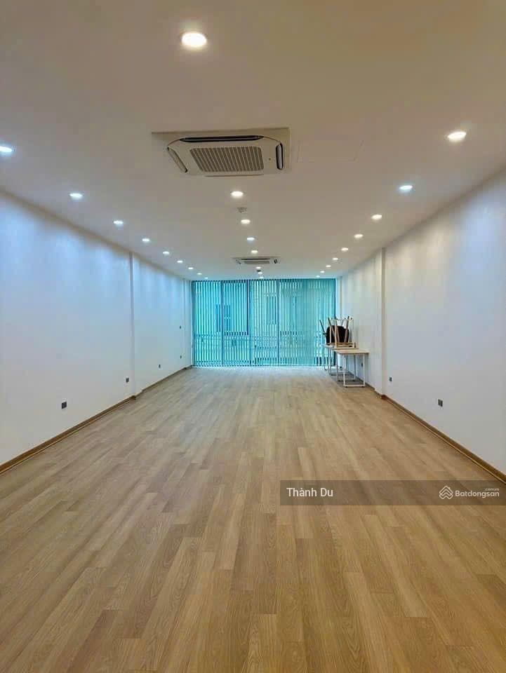 Cho thuê mặt bằng văn phòng nguyễn sơn  long biên 108m2 thang máy, pccc tiêu chuẩn giá 15,5 tr