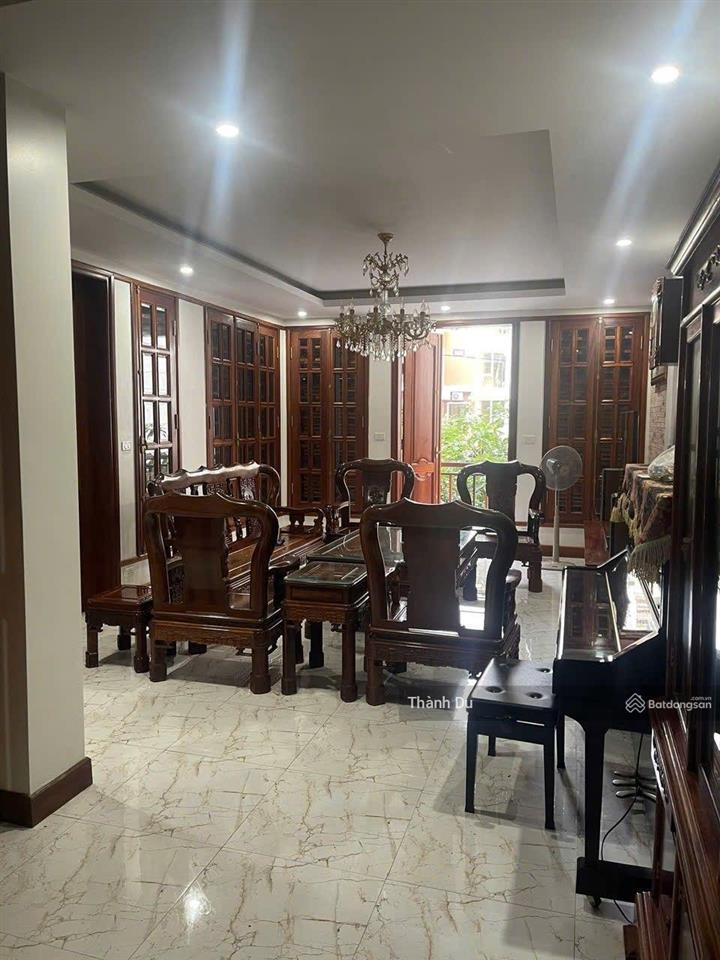 Cho thuê nhà nguyên căn lâm du bồ đề 70mx5t full đồ, phân lô ô tô tránh gara 2 ô tô giá 20 tr