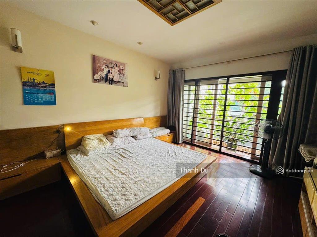 Cho thuê biệt thự thạch bàn long biên, ô tô sân rộng văn phòng, ở gia đình, chuyên gia giá 26 tr
