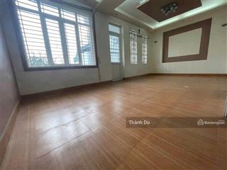 Cho thuê nguyên căn tòa nhà ngọc thuỵ 150m4 tầng, mt 7.5m, ô tô tránh, 22triệu