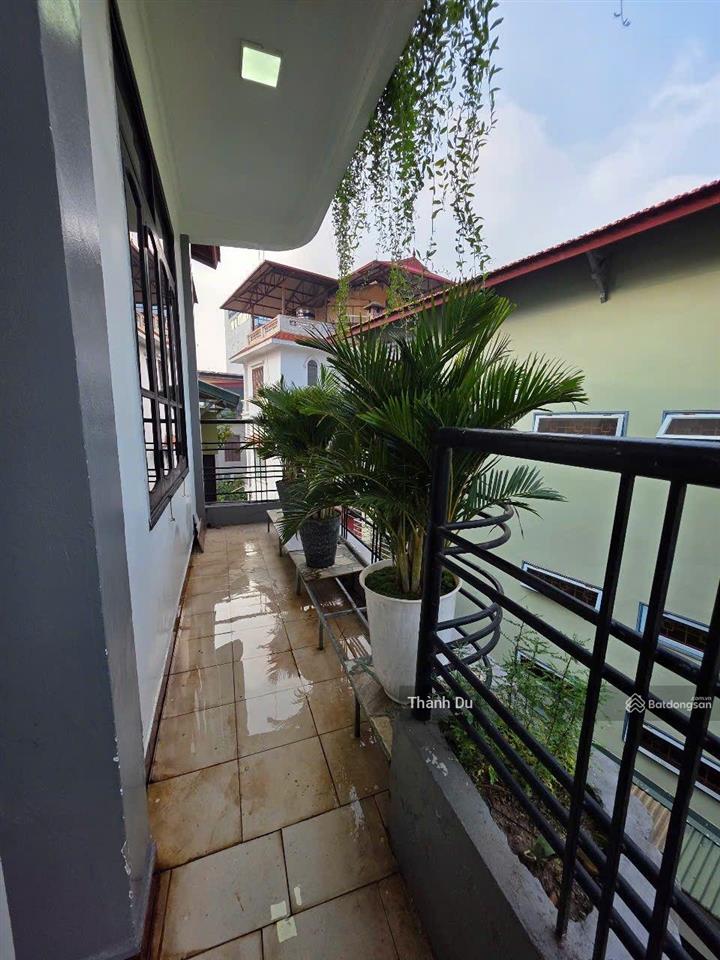 Cho thuê căn hộ studio nguyễn sơn  ô tô đỗ cửa  lô góc thoáng giá 4,7 triệu