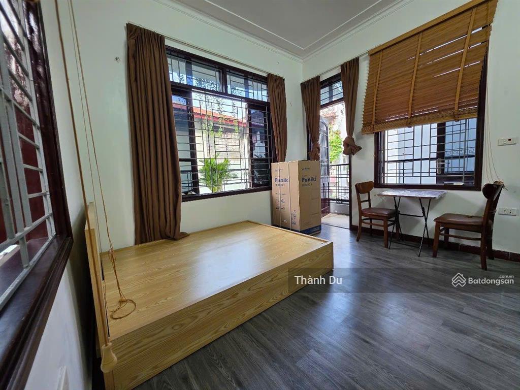 Cho thuê căn hộ studio nguyễn sơn  ô tô đỗ cửa  lô góc thoáng giá 4,7 triệu
