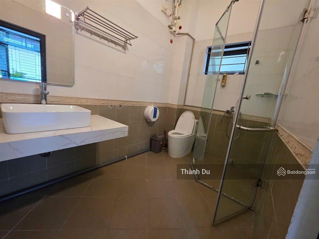 Cho thuê căn hộ studio nguyễn sơn  ô tô đỗ cửa  lô góc thoáng giá 4,7 triệu