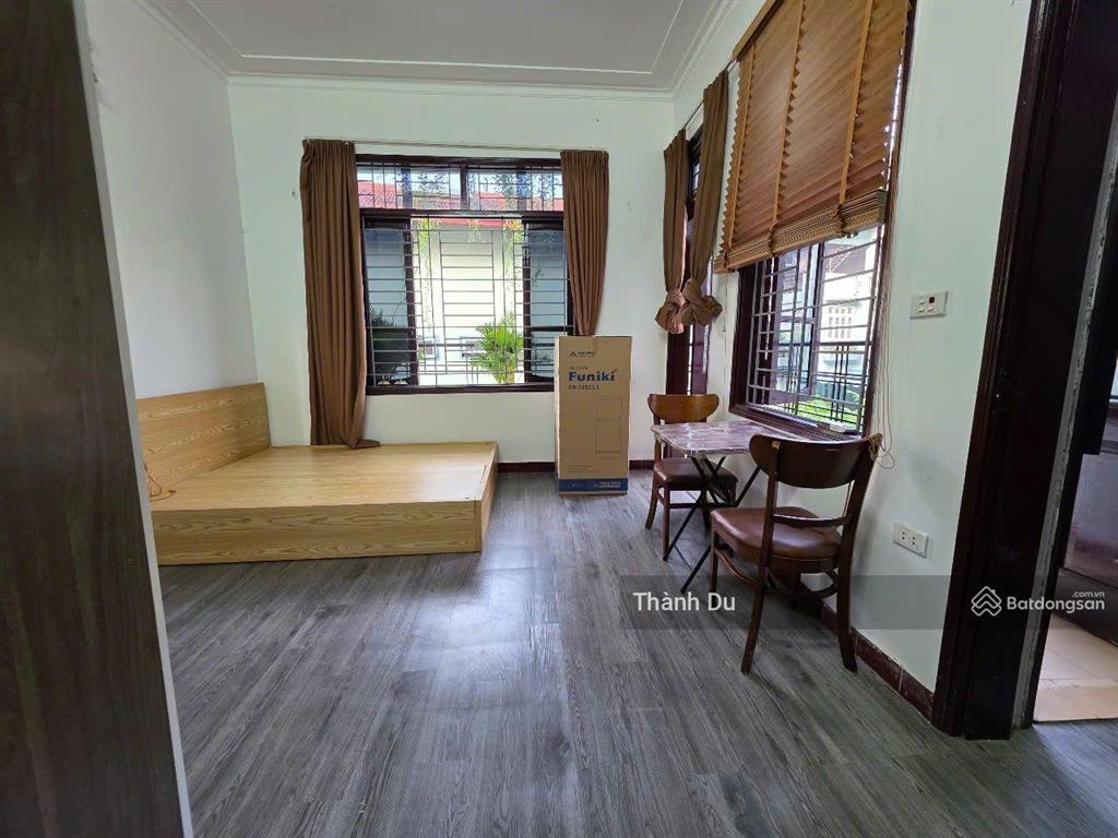 Cho thuê căn hộ studio nguyễn sơn  ô tô đỗ cửa  lô góc thoáng giá 4,7 triệu