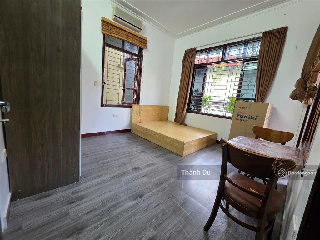 Cho thuê căn hộ studio nguyễn sơn  ô tô đỗ cửa  lô góc thoáng giá 4,7 triệu