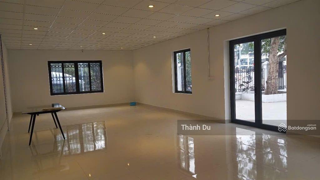 Cho thuê mặt bằng kinh doanh bồ đề showroom 550m2 mặt phố mt 30m giá 75 tr