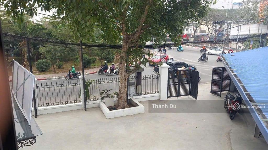 Cho thuê mặt bằng kinh doanh bồ đề showroom 550m2 mặt phố mt 30m giá 75 tr