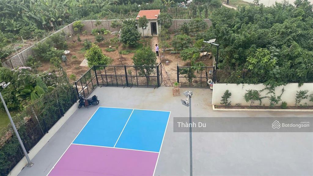 Cho thuê biệt thự sân vườn ngọc thụy 1700m2 gầm trường pháp giá 2000 usd