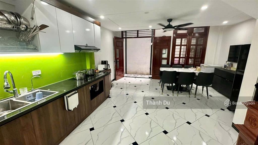 Cho thuê nhà nguyên căn 32m2 x6t full nội thất mới, ngọc lâm, bồ đề giá 13,5 tr
