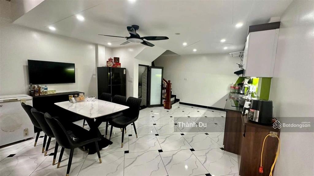 Cho thuê nhà nguyên căn 32m2 x6t full nội thất mới, ngọc lâm, bồ đề giá 13,5 tr