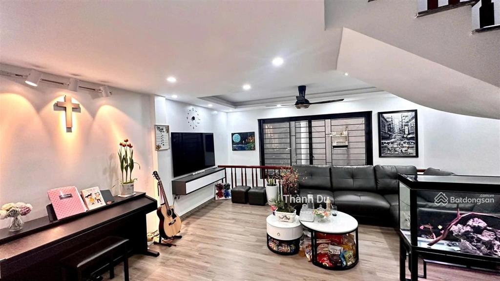 Cho thuê nhà nguyên căn 32m2 x6t full nội thất mới, ngọc lâm, bồ đề giá 13,5 tr