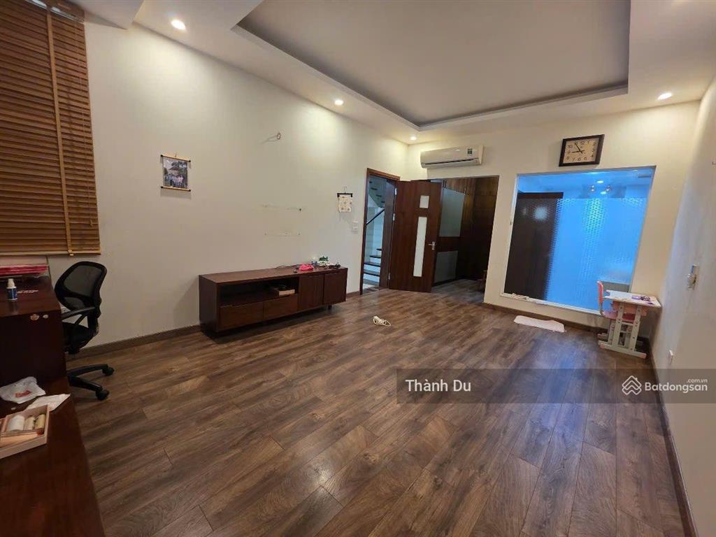Cho thuê nhà nguyên căn lâm hạ gara ô tô , xe tải đỗ cửa 95m2 4t ở kết hợp kd vp công ty giá 30 tr