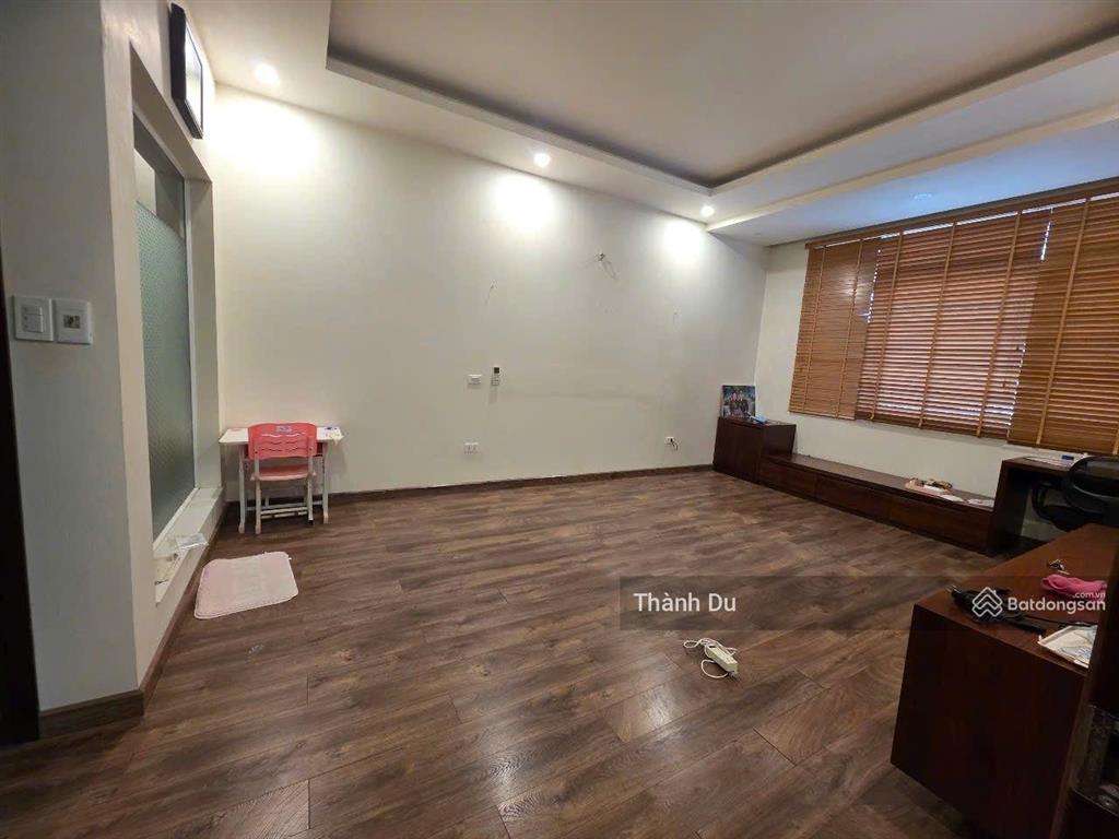Cho thuê nhà nguyên căn lâm hạ gara ô tô , xe tải đỗ cửa 95m2 4t ở kết hợp kd vp công ty giá 30 tr