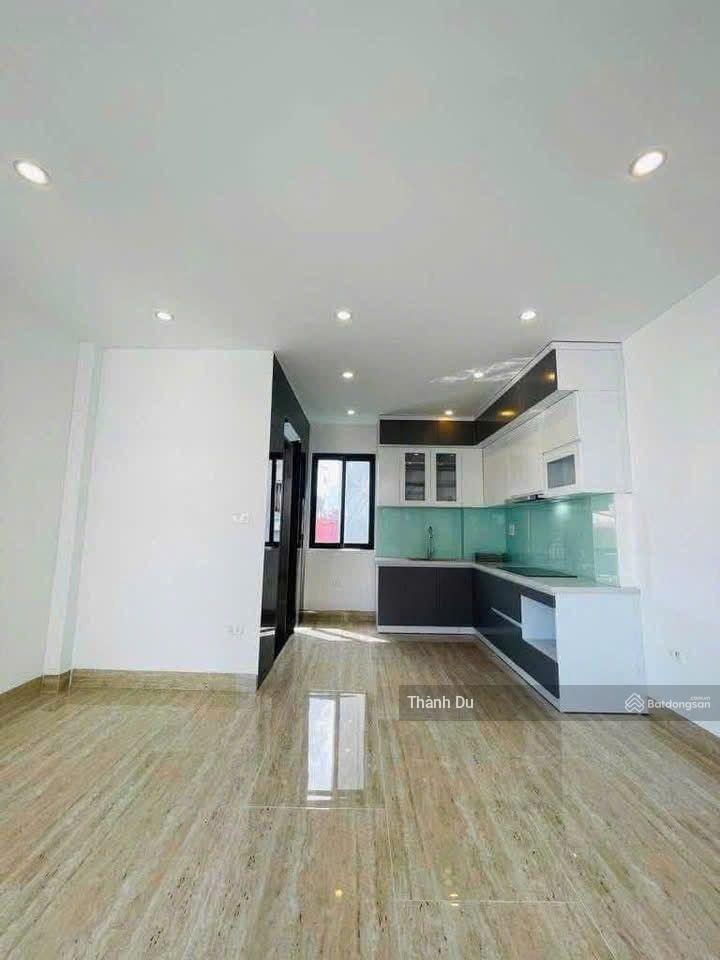 Cho thuê nhà nguyễn văn cừ, gia thụy, bồ đề 30m2x 6 tầng thang máy nhà mới giá 11 tr