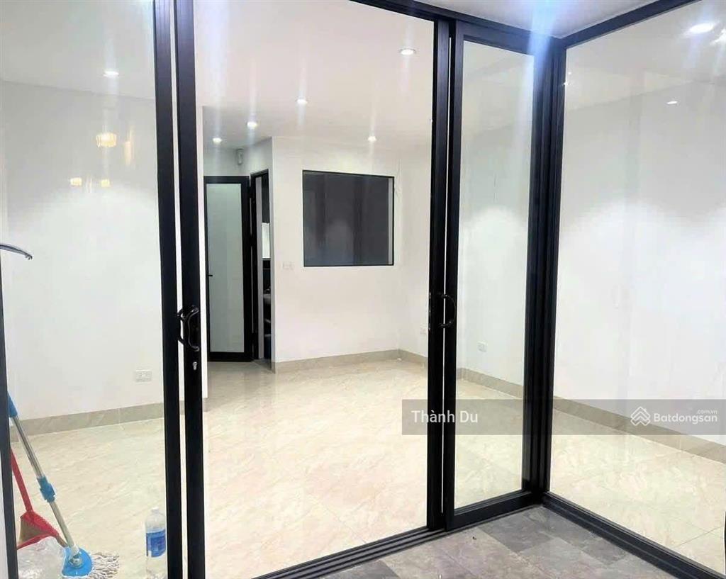 Cho thuê nhà nguyễn văn cừ, gia thụy, bồ đề 30m2x 6 tầng thang máy nhà mới giá 11 tr
