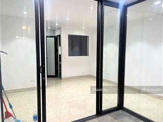 Cho thuê nhà nguyễn văn cừ, gia thụy, bồ đề 30m2x 6 tầng thang máy nhà mới giá 11 tr