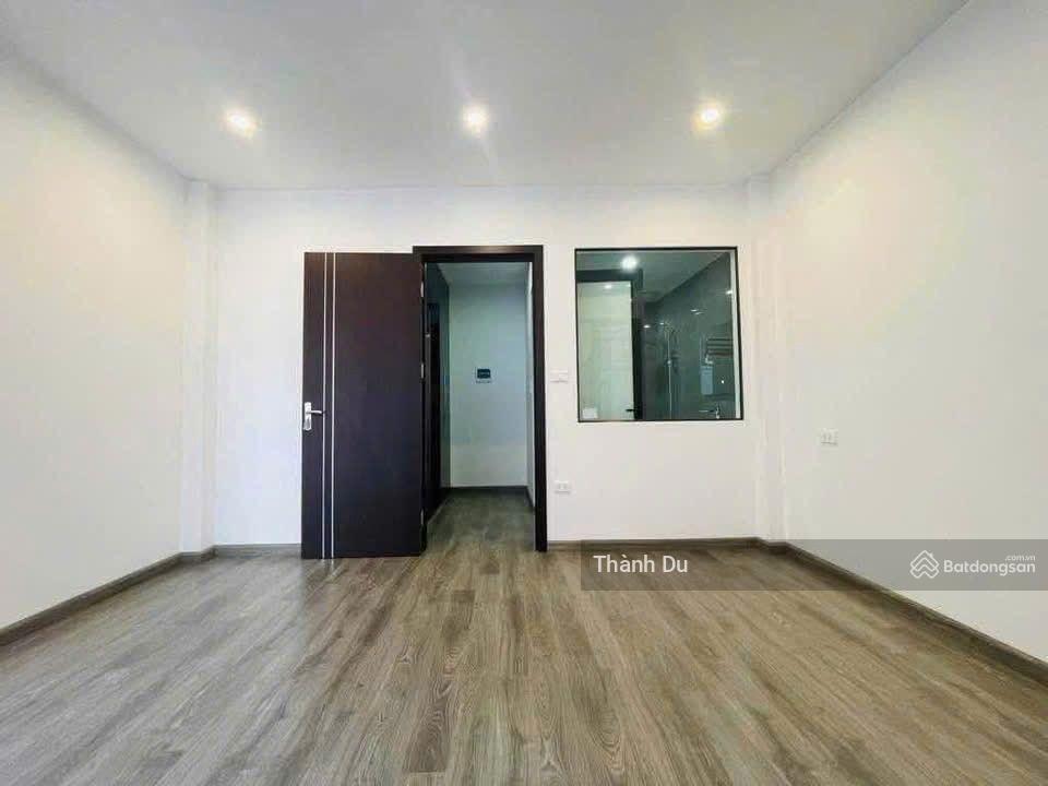 Cho thuê nhà nguyễn văn cừ, gia thụy, bồ đề 30m2x 6 tầng thang máy nhà mới giá 11 tr