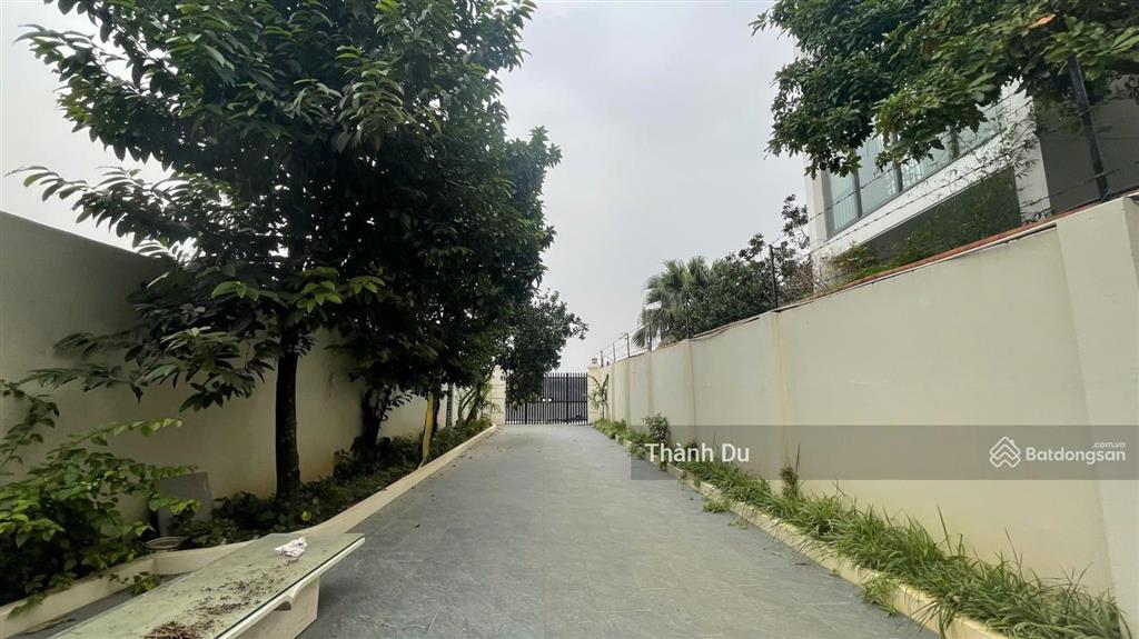 Cho thuê biệt thự ngọc thụy 150m2 + 1500m sân vườn gần trường việt pháp giá 51 tr