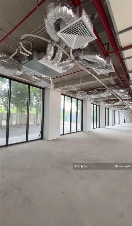 Cho thuê mặt bằng văn phòng việt hưng, vinhome riverside long biên 1300m2 (tùy nhu cầu) giá 260k/m