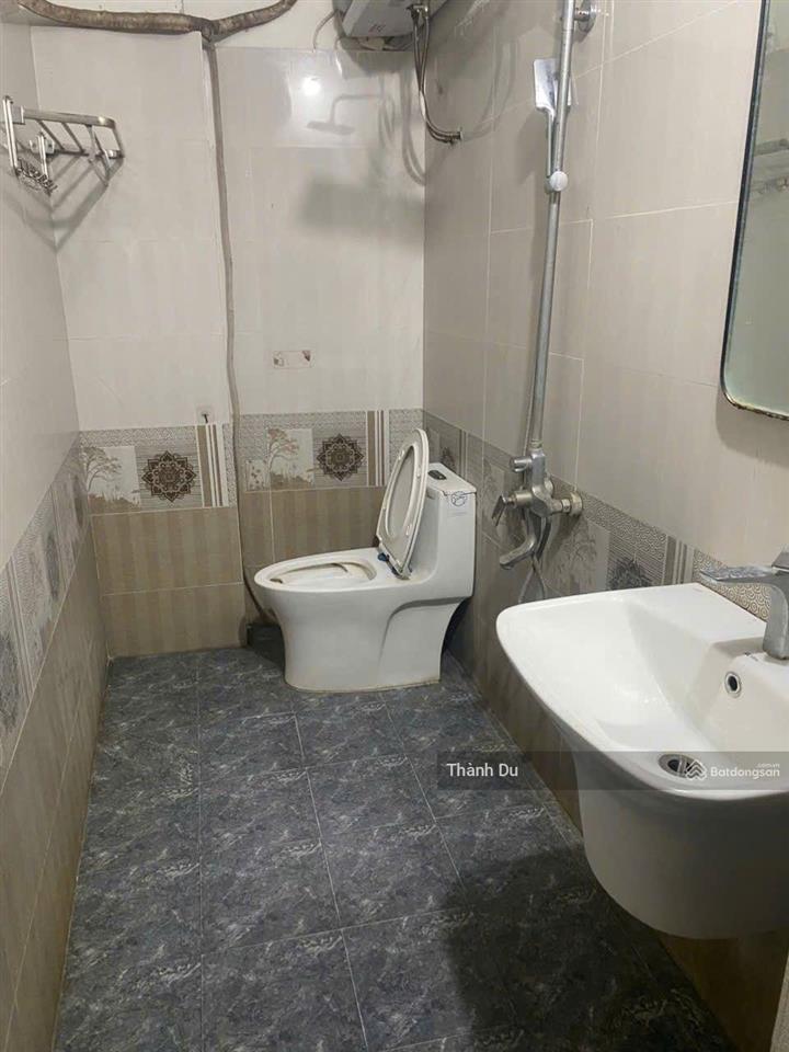 Cho thuê nhà nguyên căn phúc đồng  nguyễn lam 54m2 x 2t  có sân để xe, 2 phòng ngủ giá 6 triệu/th