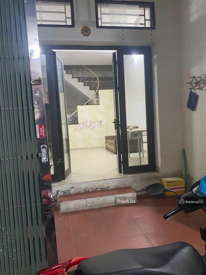 Cho thuê nhà nguyên căn phúc đồng  nguyễn lam 54m2 x 2t  có sân để xe, 2 phòng ngủ giá 6 triệu/th