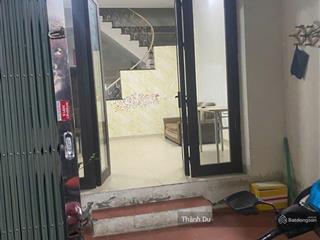 Cho thuê nhà nguyên căn phúc đồng  nguyễn lam 54m2 x 2t  có sân để xe, 2 phòng ngủ giá 6 triệu/th
