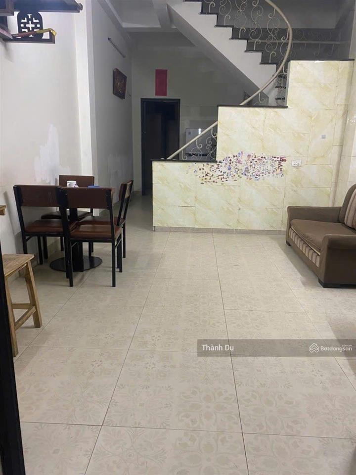 Cho thuê nhà nguyên căn phúc đồng  nguyễn lam 54m2 x 2t  có sân để xe, 2 phòng ngủ giá 6 triệu/th