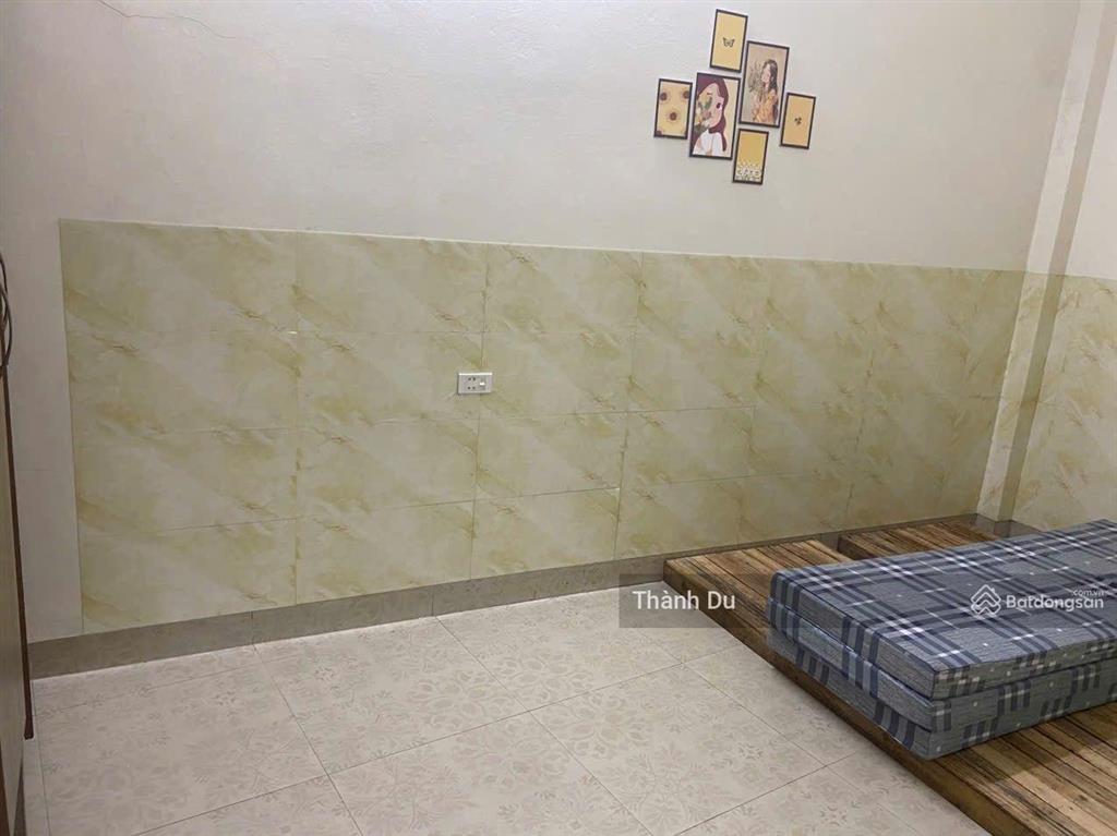 Cho thuê nhà nguyên căn phúc đồng  nguyễn lam 54m2 x 2t  có sân để xe, 2 phòng ngủ giá 6 triệu/th