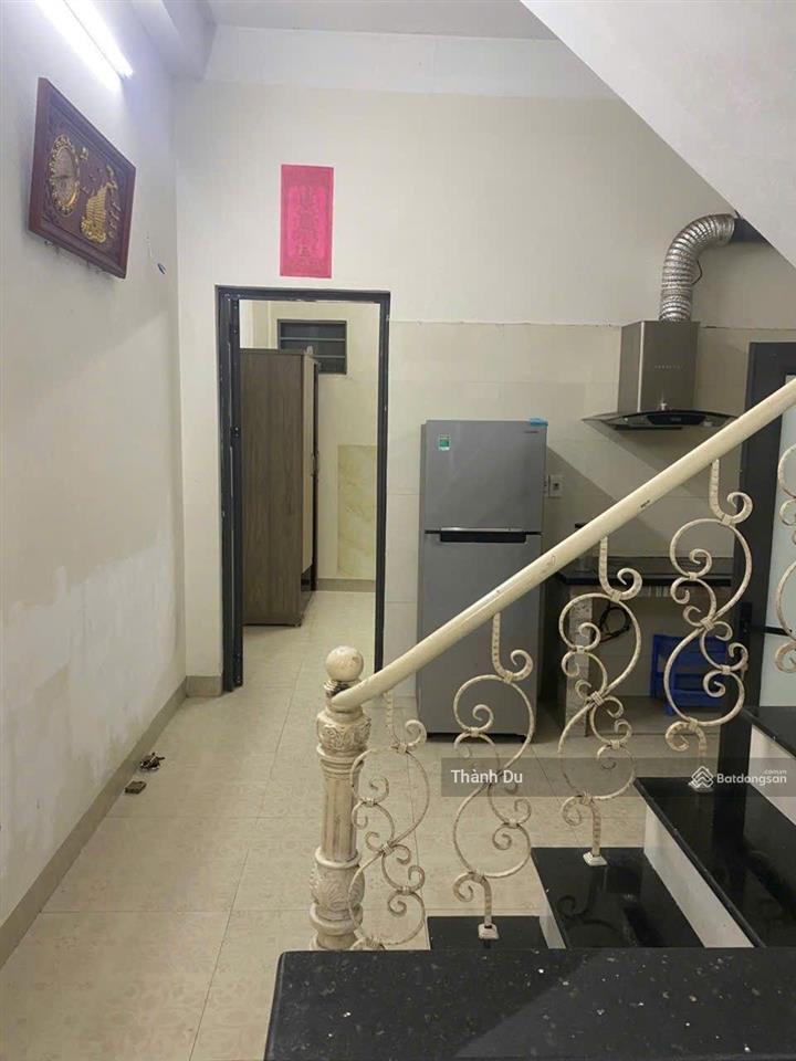 Cho thuê nhà nguyên căn phúc đồng  nguyễn lam 54m2 x 2t  có sân để xe, 2 phòng ngủ giá 6 triệu/th