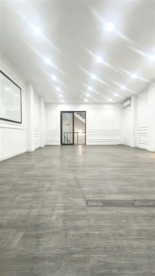 Cho thuê nhà nguyên căn mặt phố gần bv tâm anh hồng tiến, bồ đề , 85m2 5t, mặt tiền 6,5 m giá 30 tr