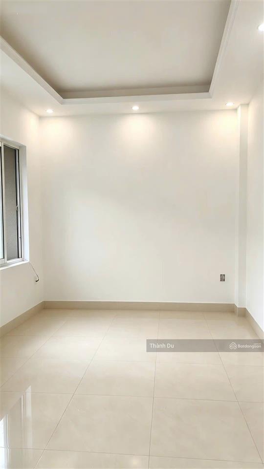 Cho thuê nhà nguyên căn mặt phố gần bv tâm anh hồng tiến, bồ đề , 85m2 5t, mặt tiền 6,5 m giá 30 tr