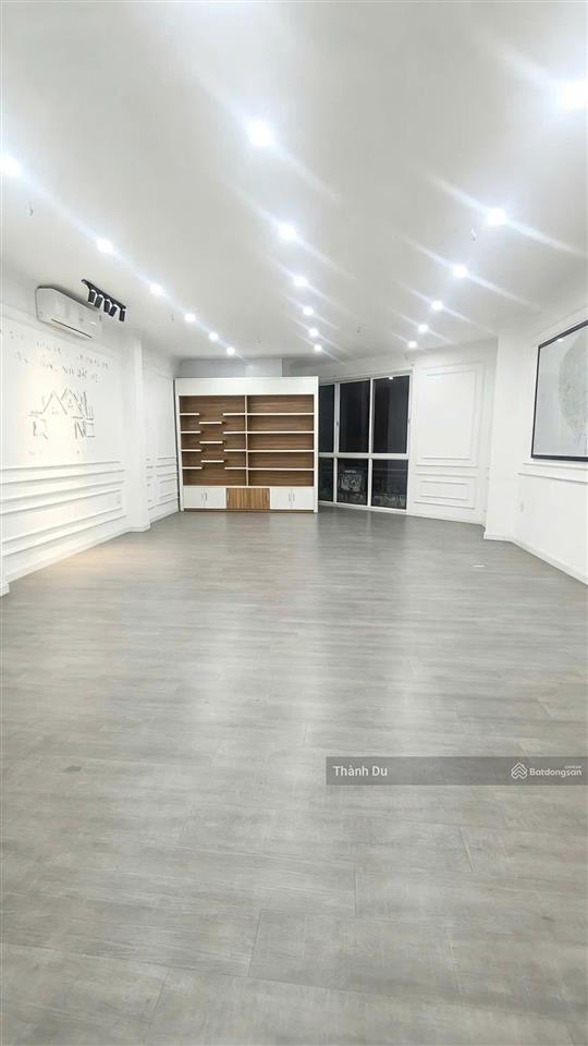 Cho thuê nhà nguyên căn mặt phố gần bv tâm anh hồng tiến, bồ đề , 85m2 5t, mặt tiền 6,5 m giá 30 tr