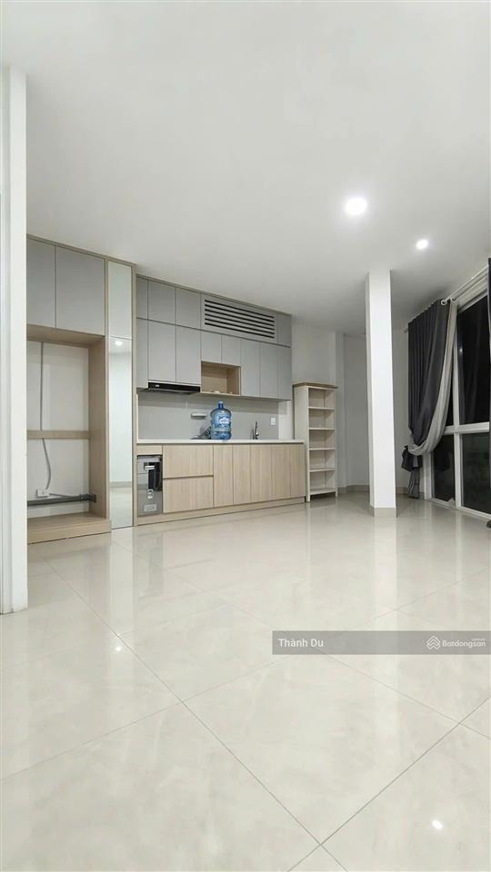 Cho thuê nhà nguyên căn mặt phố gần bv tâm anh hồng tiến, bồ đề , 85m2 5t, mặt tiền 6,5 m giá 30 tr