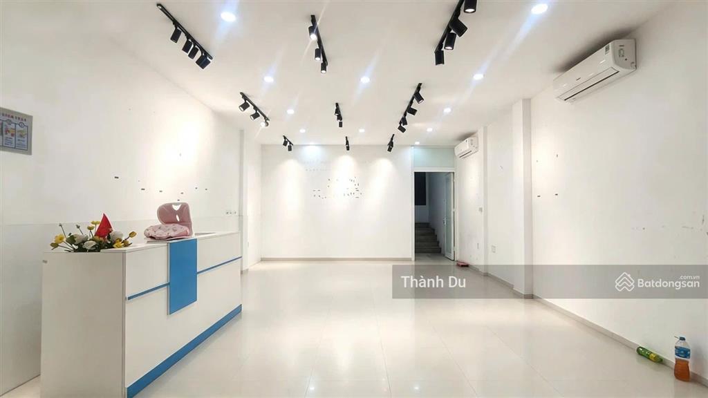 Cho thuê nhà nguyên căn mặt phố gần bv tâm anh hồng tiến, bồ đề , 85m2 5t, mặt tiền 6,5 m giá 30 tr