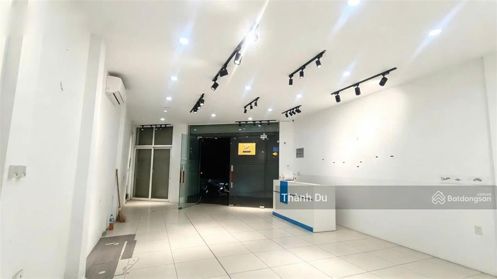 Cho thuê nhà nguyên căn mặt phố gần bv tâm anh hồng tiến, bồ đề , 85m2 5t, mặt tiền 6,5 m giá 30 tr