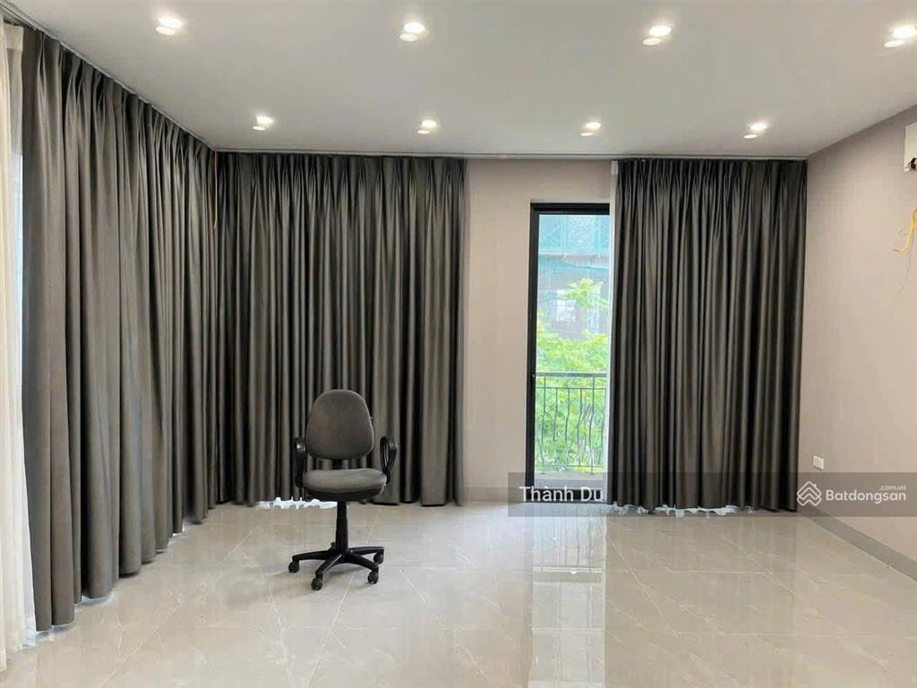 Cho thuê nguyên căn liền kề the diamonpoint phố nguyễn minh châu nguyễn lam  105 m giá 28 tr
