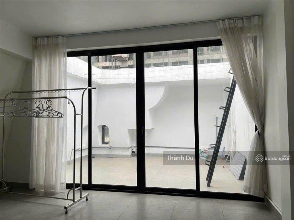 Cho thuê nguyên căn liền kề the diamonpoint phố nguyễn minh châu nguyễn lam  105 m giá 28 tr