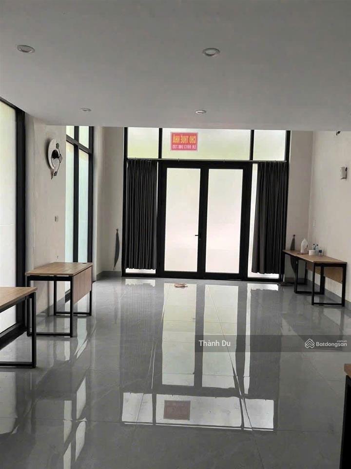 Cho thuê nguyên căn liền kề the diamonpoint phố nguyễn minh châu nguyễn lam  105 m giá 28 tr