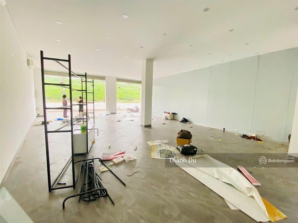 Cho thuê mặt bằng kinh doanh cửa hàng, siêu thị mặt phố 110m2 mt 10m long biên giá 14 tr