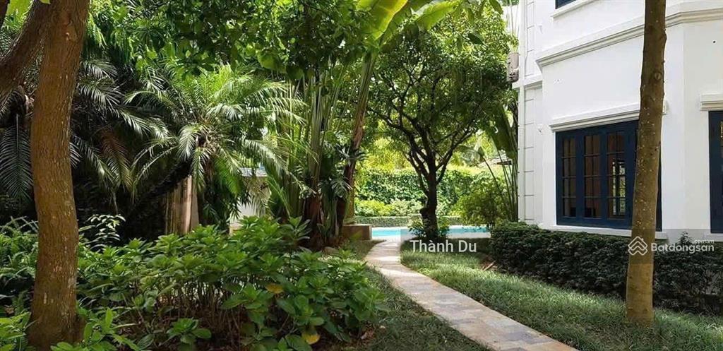 Cho thuê 1.300 m2 biệt thự, bể bơi, sân vườn, trường mầm non, nhà hàng giá 180 tr/tháng