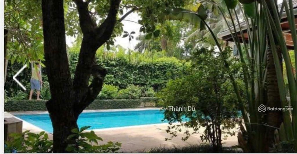 Cho thuê 1.300 m2 biệt thự, bể bơi, sân vườn, trường mầm non, nhà hàng giá 180 tr/tháng