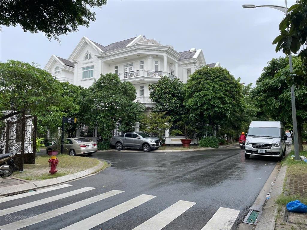 Bán căn biệt thự 2 mặt tiền đường khu cityland garden emart, dt 13.5 x 20m, thang máy