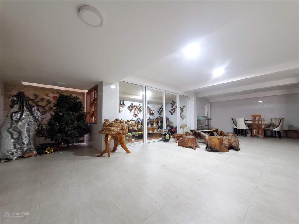 Bán căn biệt thự 2 mặt tiền đường khu cityland garden emart, dt 13.5 x 20m, thang máy