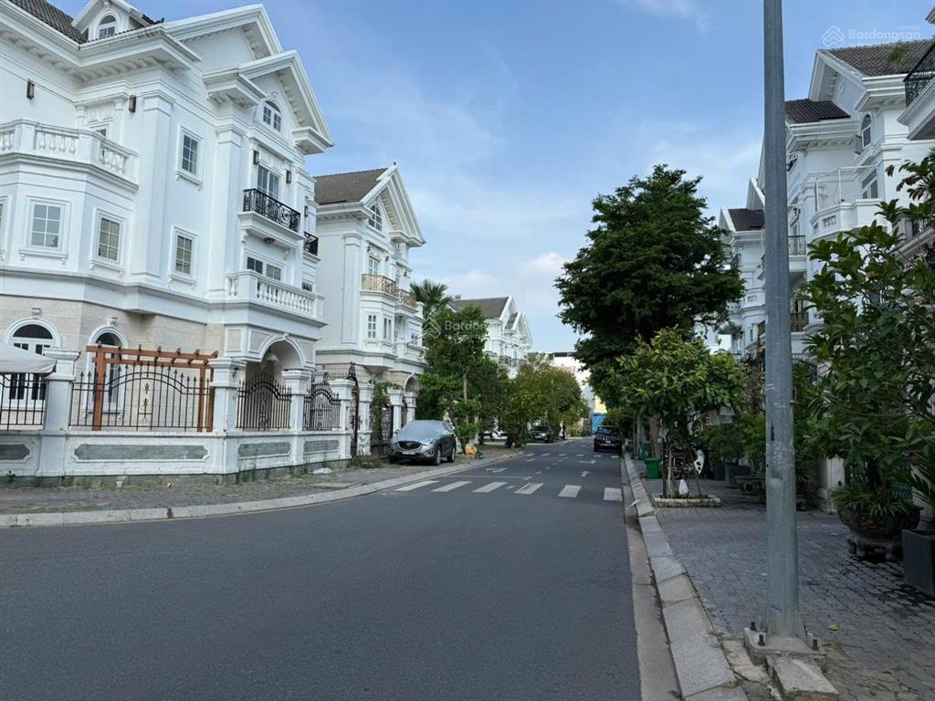 Bán căn biệt thự góc 3 mặt thoáng khu cityland garden emart, dt 8 x 20m