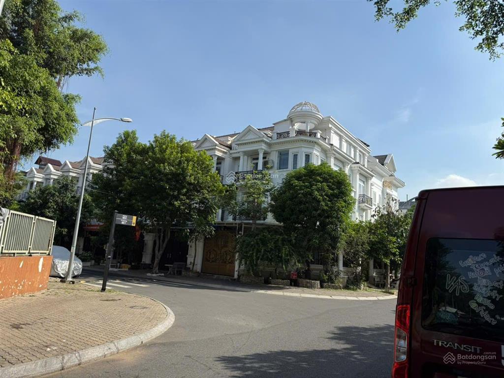 Bán căn biệt thự góc 3 mặt thoáng khu cityland garden emart, dt 8 x 20m