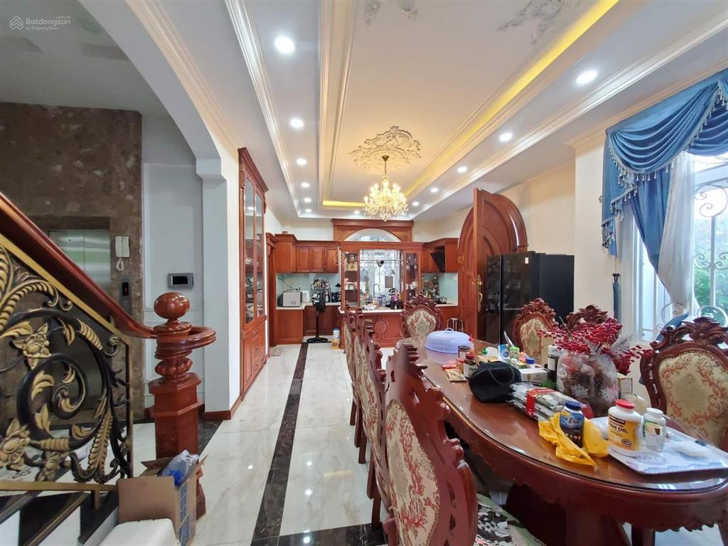 Bán căn biệt thự 2 mặt tiền đường khu cityland garden emart, dt 12.5 x 20m, thang máy