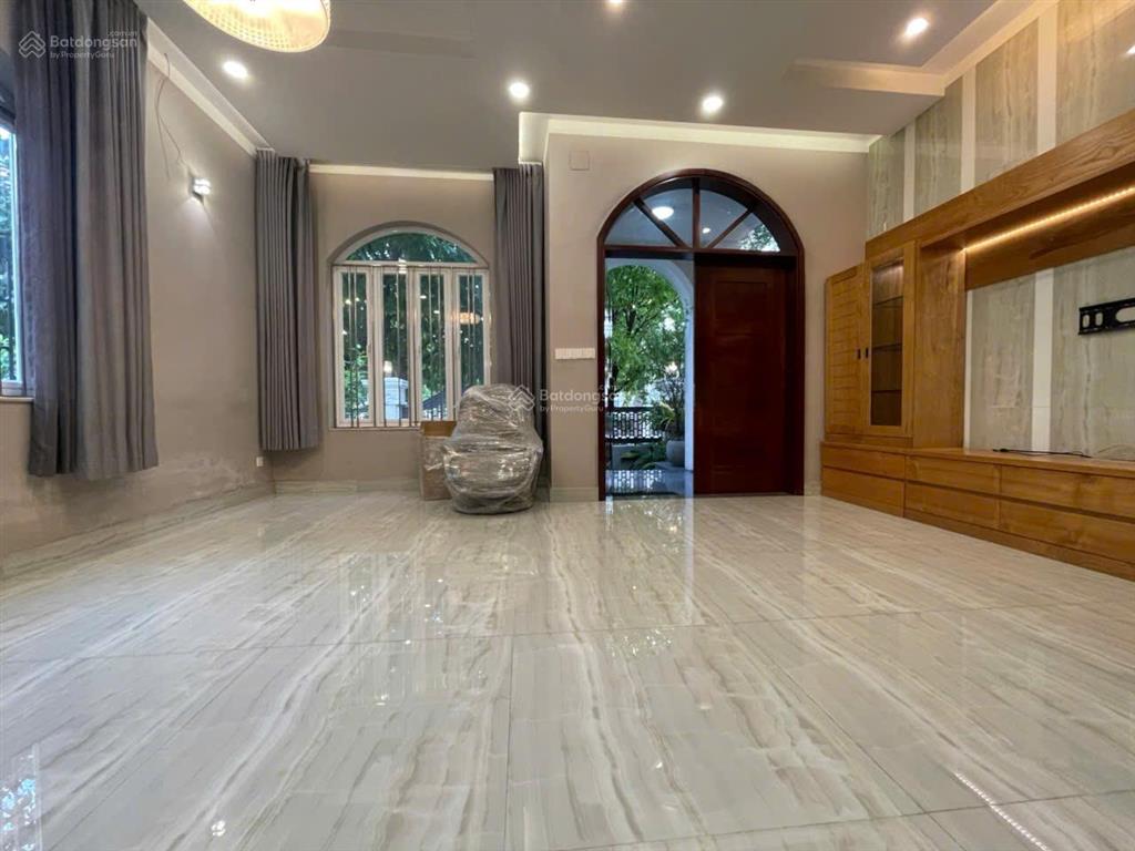 Bán căn biệt thự góc 3 mặt thoáng khu cityland garden emart, dt 8 x 20m
